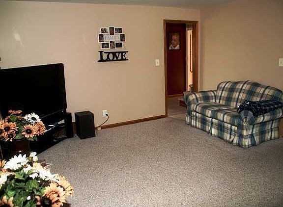 5th image of 1715 Hickory Ln