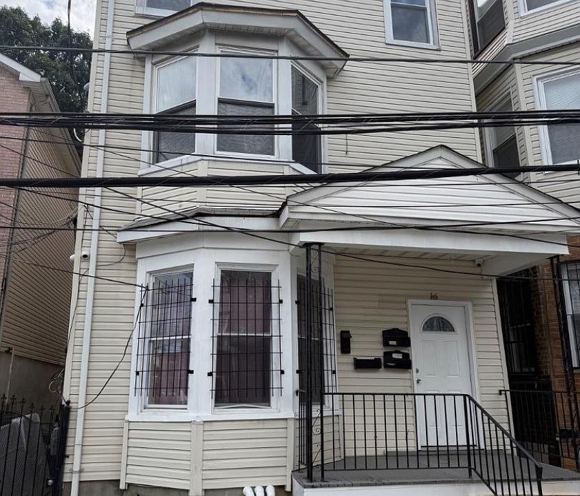 1st image of 16 Taylor St APT 3