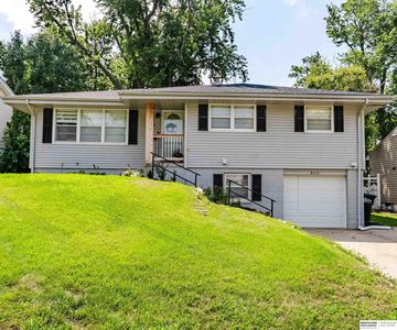 8215 Franklin St, Omaha, NE, 68114