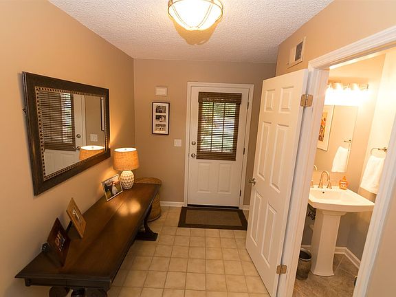 3rd image of 4025 Chaucer Pl