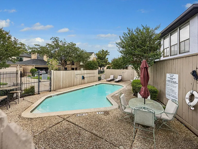 1908 Augusta Dr #3 — Photo 14