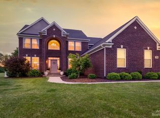 770 Meadow Hl, Saline, MI 48176