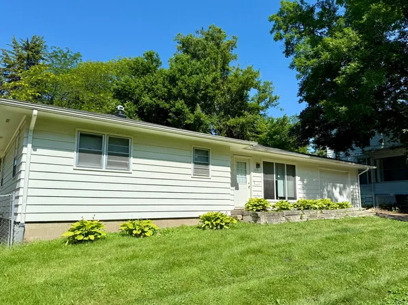 621 N Gilbert St, Iowa City, IA 52245