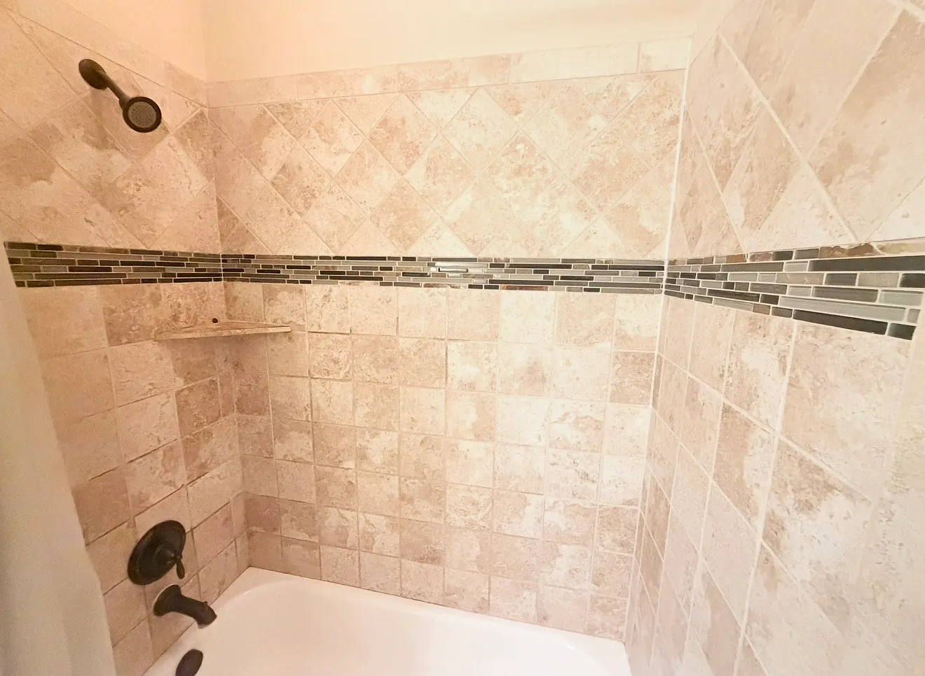 3 bed, 1922 sqft, $2,200 — Photo 4