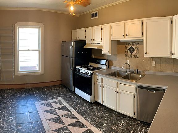 main level kitchen