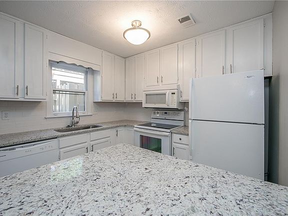 5th image of 3506 Folkstone Dr