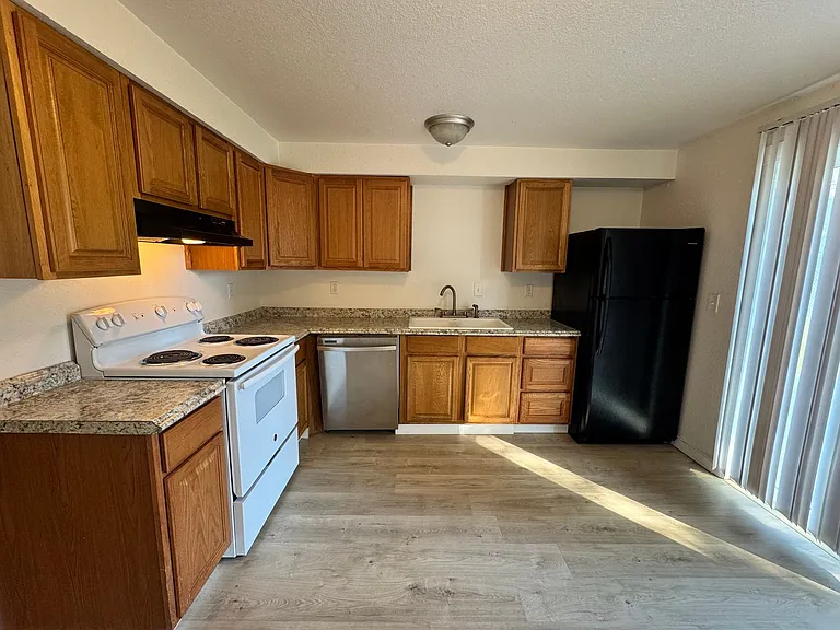 Main Fourplex — Photo 5