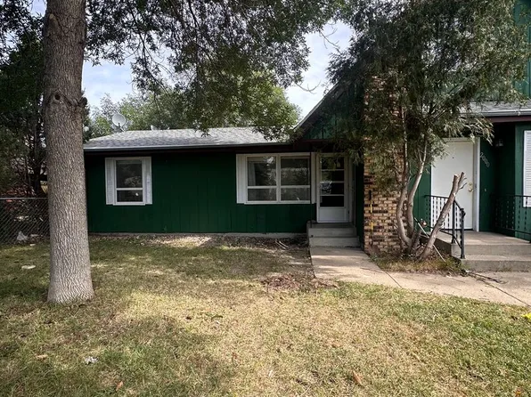 2000-2002 8th St NW, Minot, ND