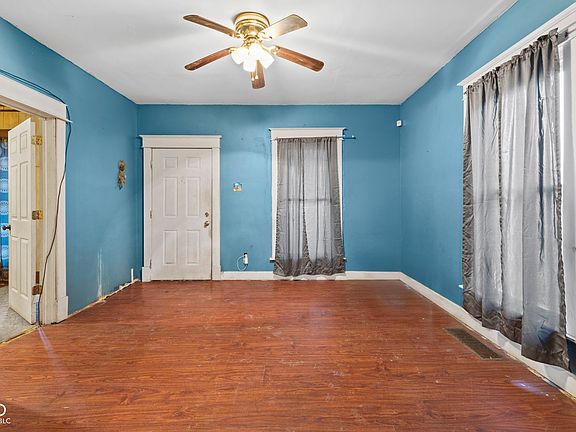 4th image of 1546 Hoefgen St