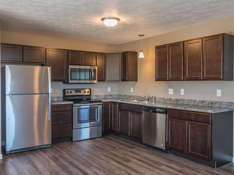 406 W Barker Pl — Photo 3