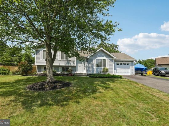 2904 Golden Fleece Dr, Pasadena, MD 21122