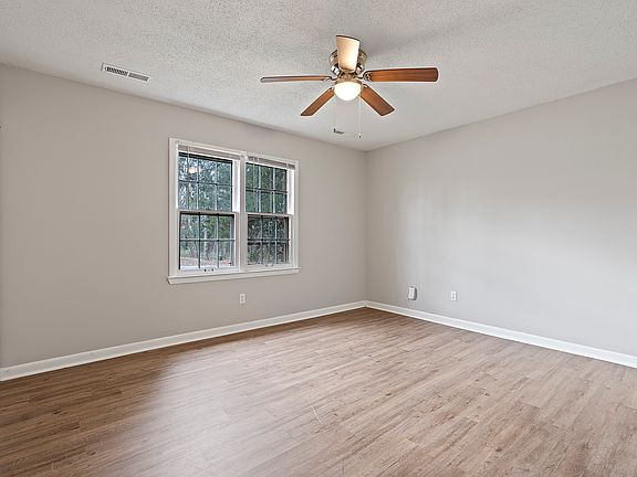 5th image of 2710 Cave Ave NW