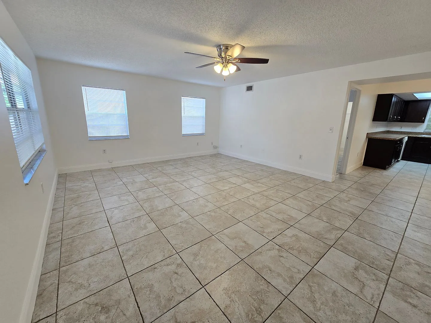 Nice 2 bed/ 2 bath/ 1 car garage near SRQ Airport - Ringling Museum Area — Photo 4