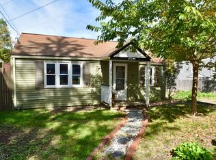 51 Winona Trl, Lake Hopatcong, NJ 07849