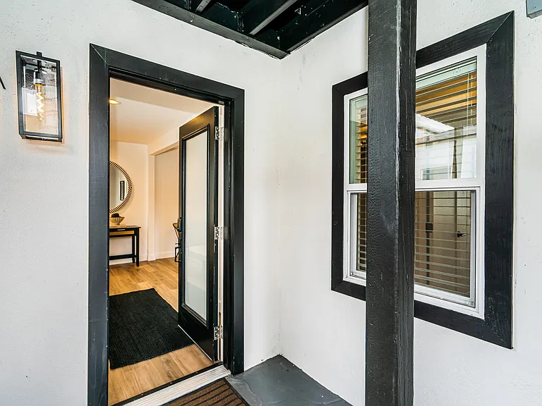 1011 3rd St #A — Photo 2