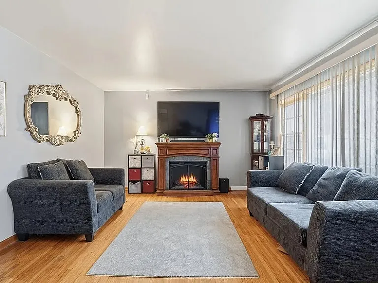 582 N Xenophon Ave — Photo 3