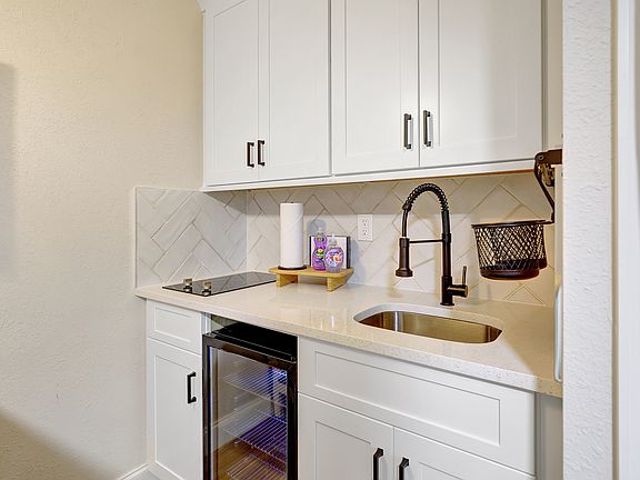 5th image of 4117 SE 19th Ave #1