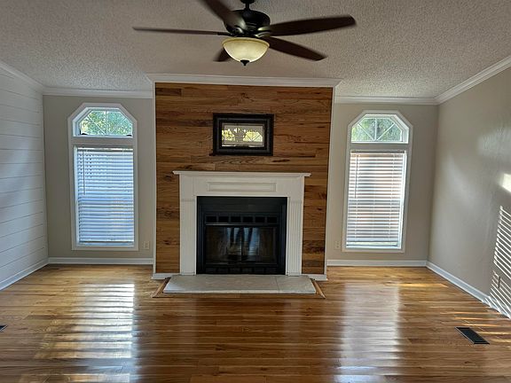 5th image of 708 Frankie Lane Dr