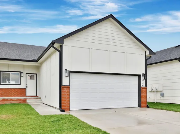934 N Bayshore Dr, Wichita, KS 67212