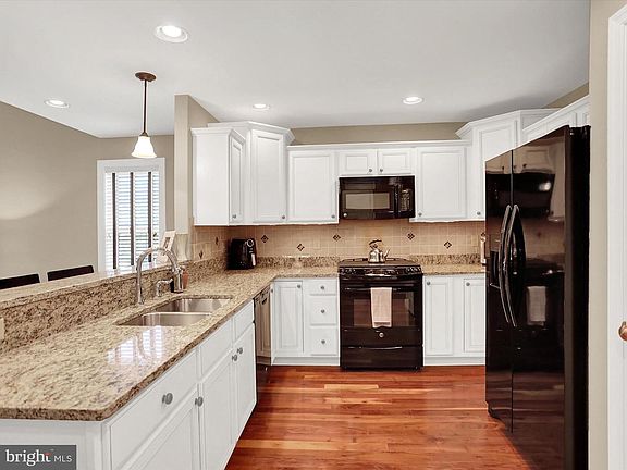 4th image of 2816 Pin Oak Dr