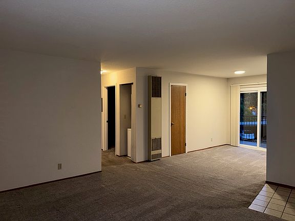 3rd image of 1095 Newhall St #L