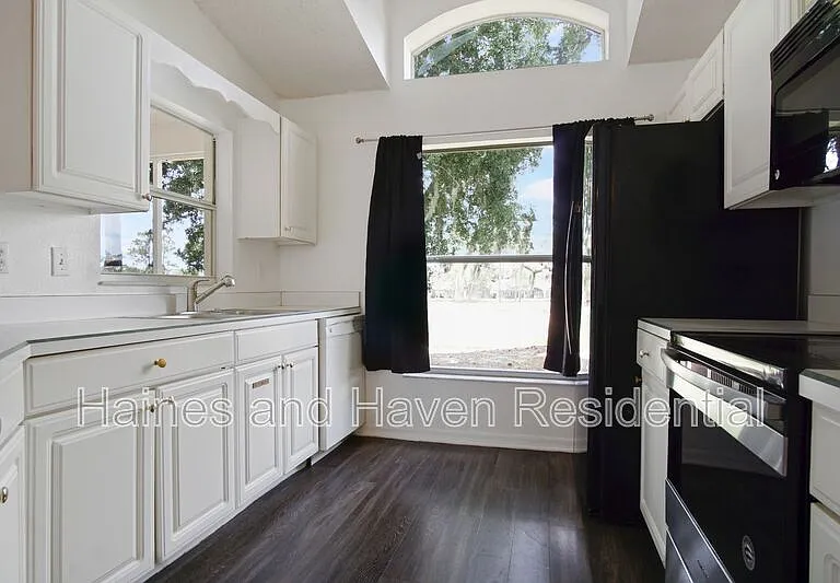 2492 Saint Augustine Blvd — Photo 6