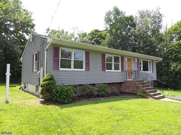 3rd image of 16 Lincoln Ave