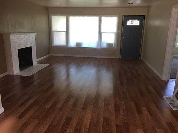3rd image of 1311 Hollyburne Ave