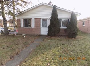 8856 E Forteen Mile Rd, Warren, MI 48093