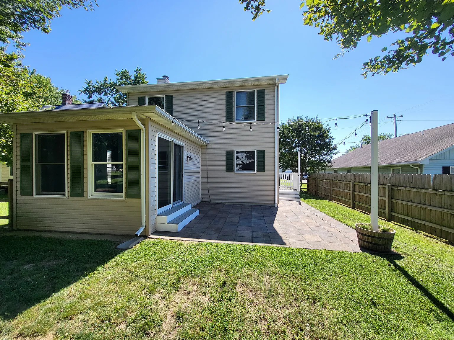 3 bed, 2.5 bath, 1608 sqft, $2,500 — Photo 2