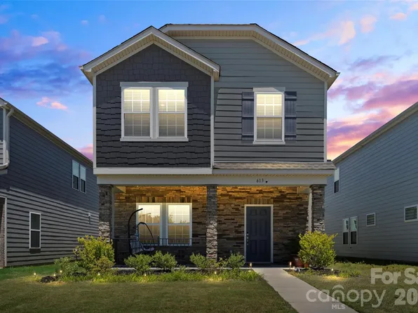 613 Cedar Knoll Cir, Pineville, NC 28134