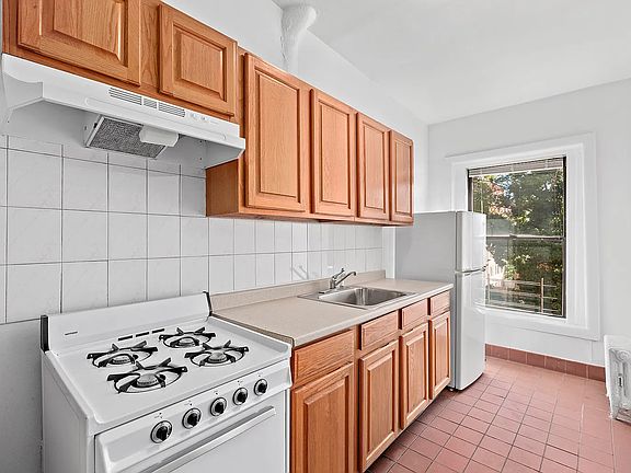 5th image of 1873 Lexington Ave