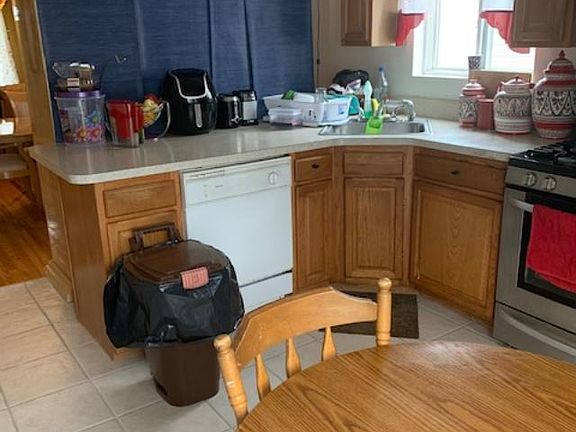 3rd image of 26 Cowen Pl