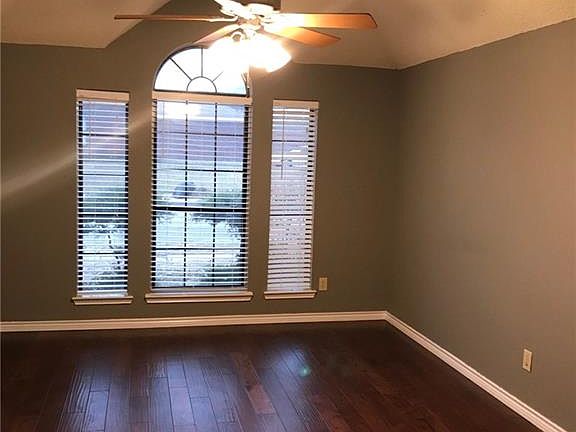 2nd image of 2114 Orchard Trl