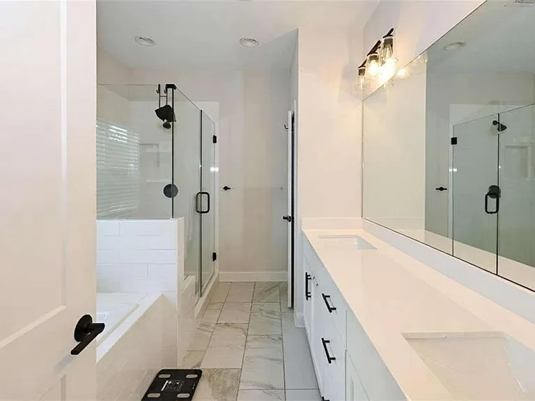 1860 Commons Pl NW — Photo 15