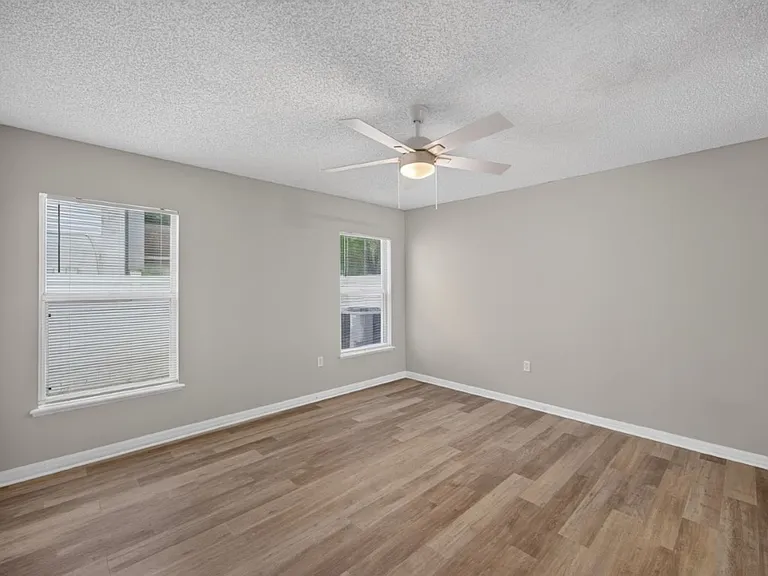 1845 Saga Ct — Photo 16