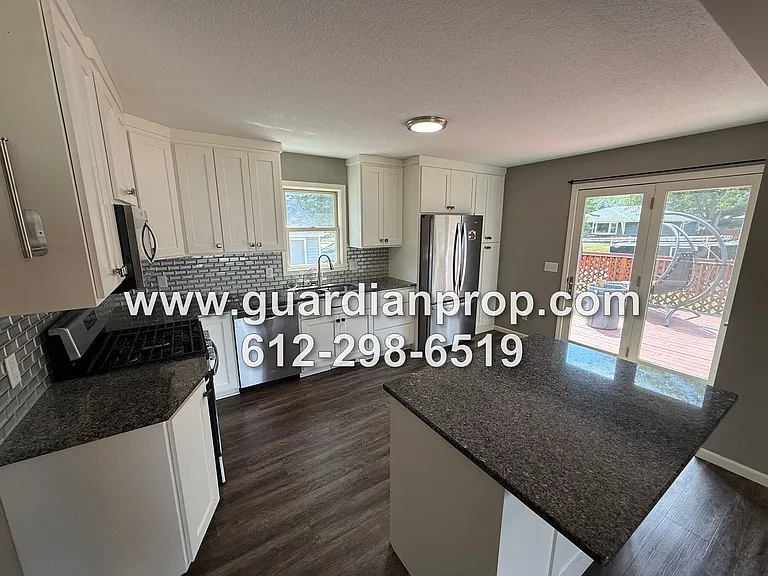 350 93rd Ave NE — Photo 4
