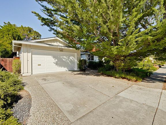 3rd image of 21385 Rumford Dr