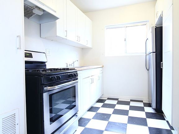 4th image of 3501 Ellsworth St APT 1