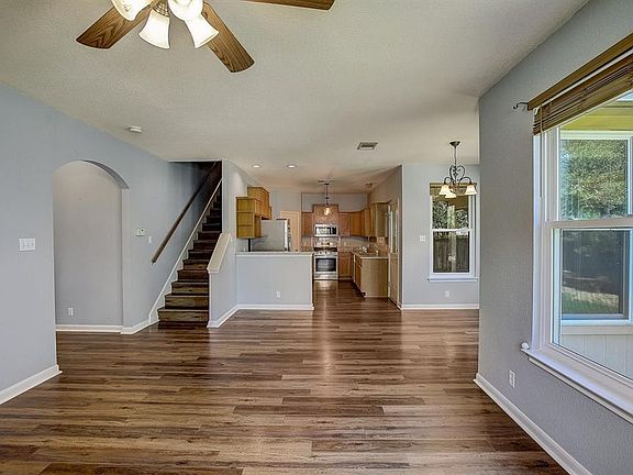 3rd image of 11 S Walker Dr