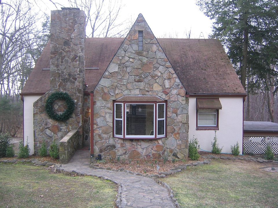 Lovely stone and stucco construction