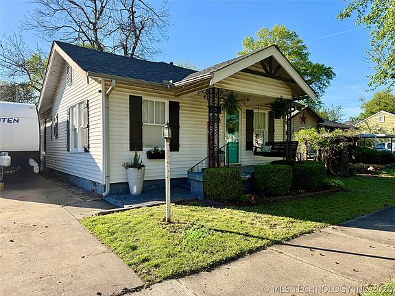 3rd image of 903 N K St