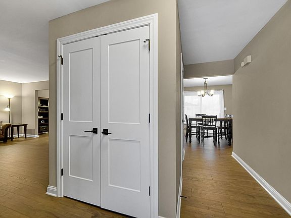 5th image of 10392 Olcott Ave