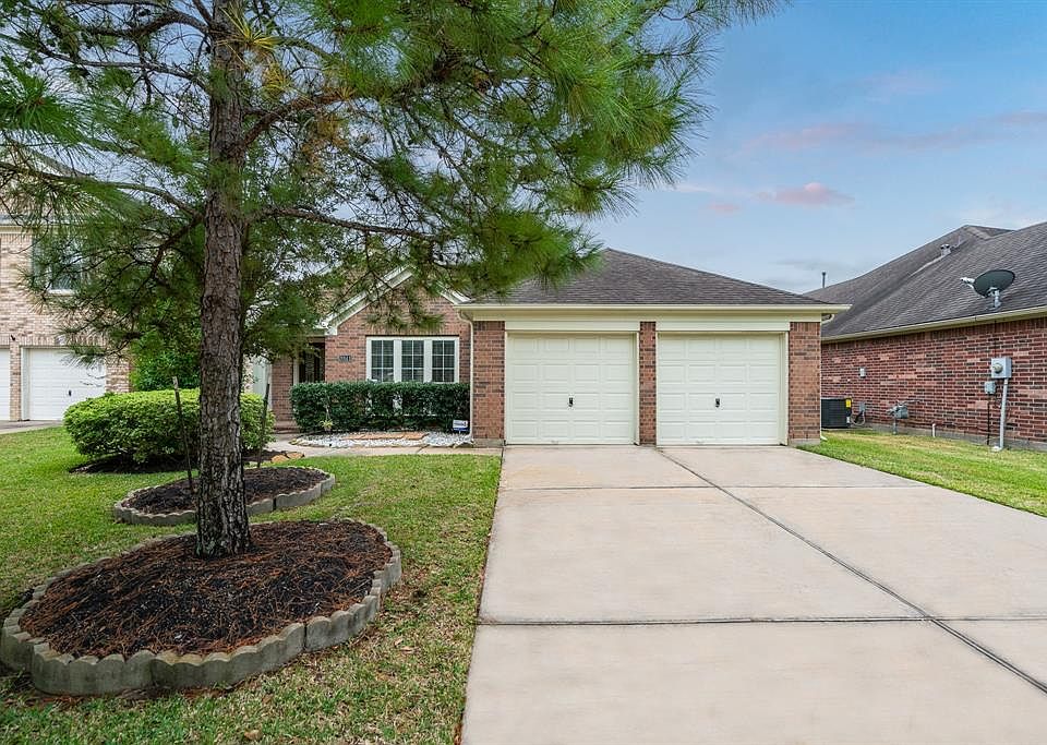 Charming 1-story Perry home nestled in the heart of Fairfield!