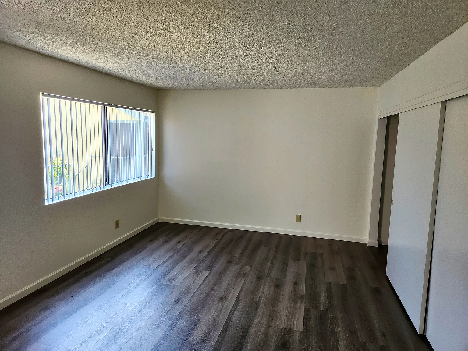 827 Grand Ave Long Beach Apartments — Photo 3