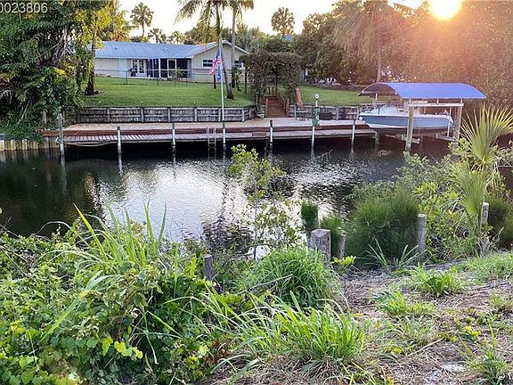 3rd image of 520 SE Krueger Creek Pl