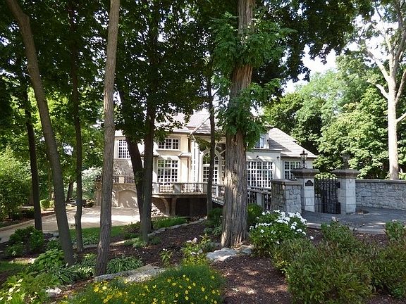 2nd image of 912 Saint Stephens Grn