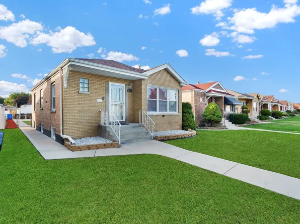 8232 S Sacramento Ave, Chicago, IL 60652