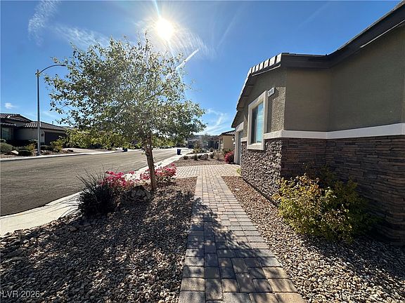 5th image of 2040 Port Royal Dr