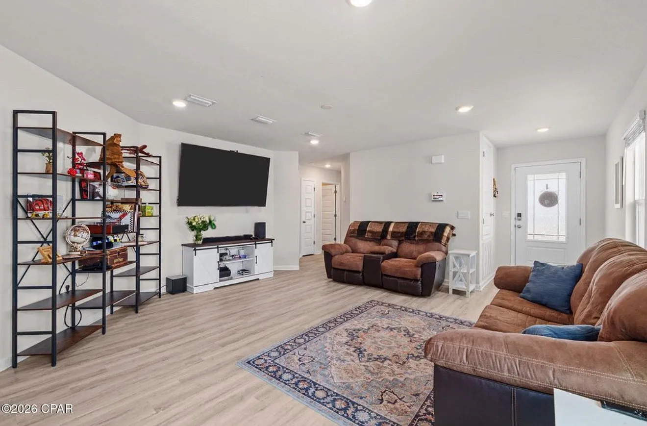 3 bed, 1439 sqft, $2,150 — Photo 4